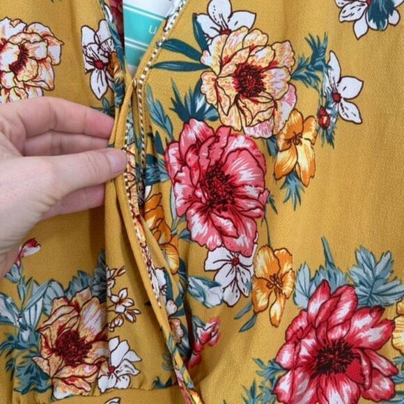 NWT Umgee Women's Floral Yellow Romper Large Boho Lace Accent Dolman Surplice - Picture 6 of 14